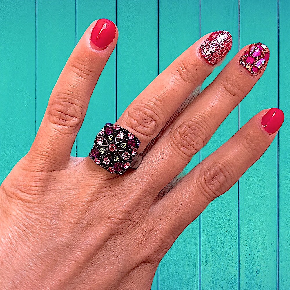 Womens multicolored stone costume ring size 7